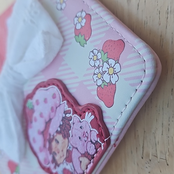 STRAWBERRY SHORTCAKE ZIPPERED CARDHOLDER - Picture 8 of 11